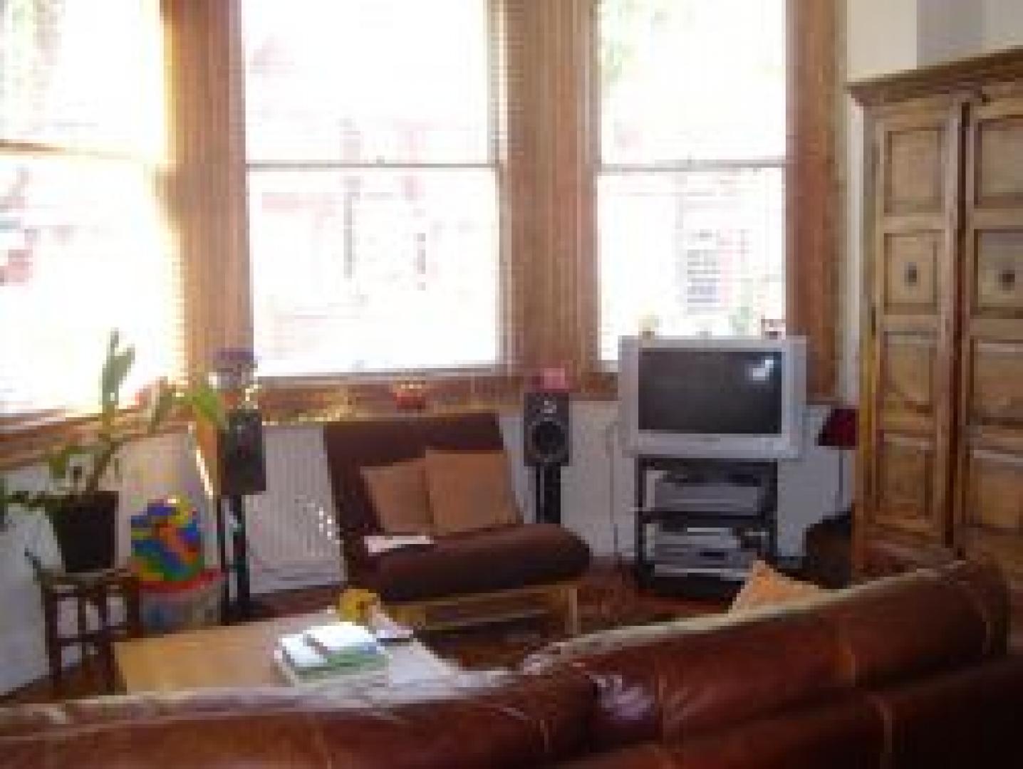 			NEW ON!, 2 Bedroom, 1 bath, 1 reception Flat			 Walm Lane, KILBURN NW2